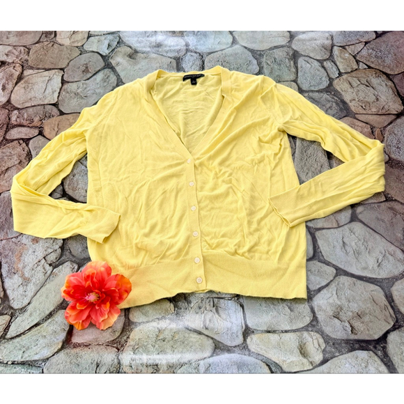 BANANA REPUBLIC YELLOW CARDIGAN - Picture 3 of 5